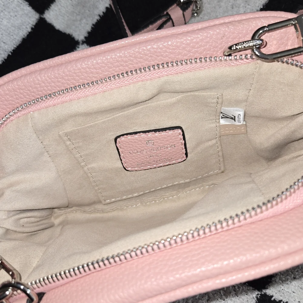 Pink Designer Crossbody Purse Bag - Picture 3 of 3
